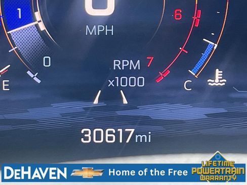 Used 2025 Chevrolet Traverse LT FWD image 13