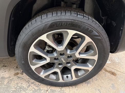 Used 2022 Jeep Renegade Limited w/ Sun, Sound & Wheels Group image 7