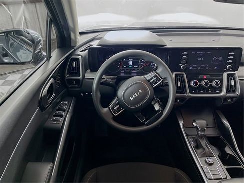 Used 2023 Kia Sorento LX image 21