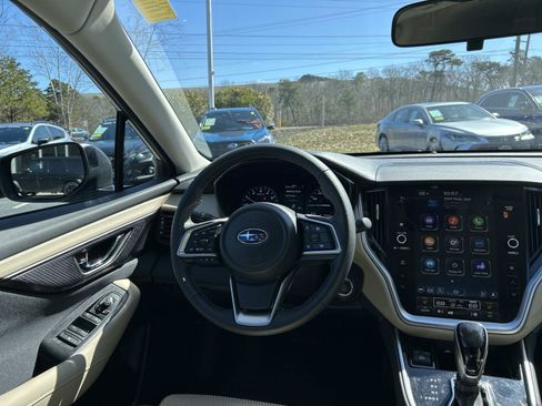 Used 2025 Subaru Outback Premium AWD/4WD image 12