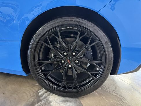Used 2025 Chevrolet Corvette Stingray Coupe w/ 1LT RWD image 7