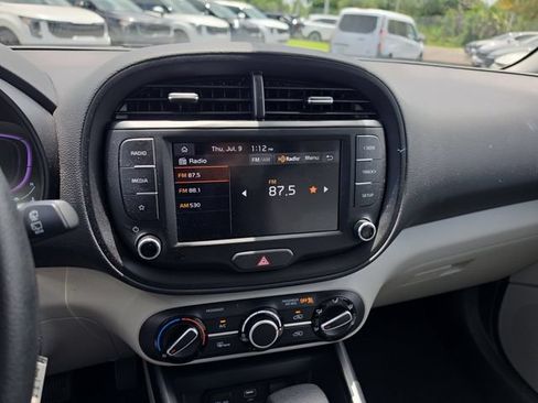 Certified 2025 Kia Soul LX w/ LX Technology Package FWD image 22
