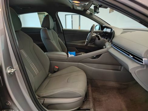 Used 2024 Hyundai Elantra SEL FWD image 14