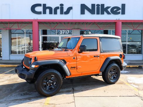 Used 2025 Jeep Wrangler Sport image 1
