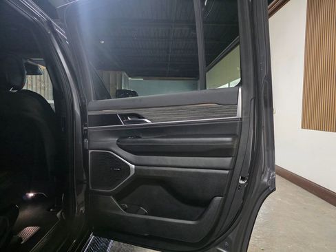 Used 2022 Jeep Wagoneer Series II AWD/4WD image 27