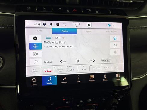 Used 2023 Jeep Grand Cherokee Limited w/ Luxury Tech Group II image 30