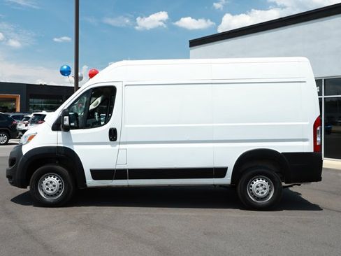 Used 2024 RAM ProMaster 2500 w/ Convenience Group FWD image 11