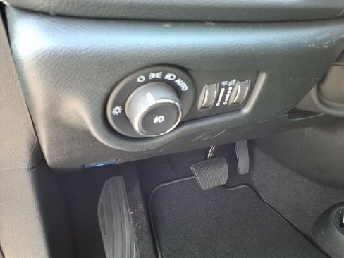 New 2026 Chrysler Pacifica Select image 7