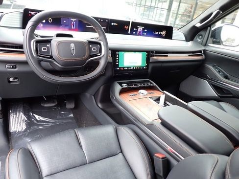 New 2025 Lincoln Navigator Black Label image 25