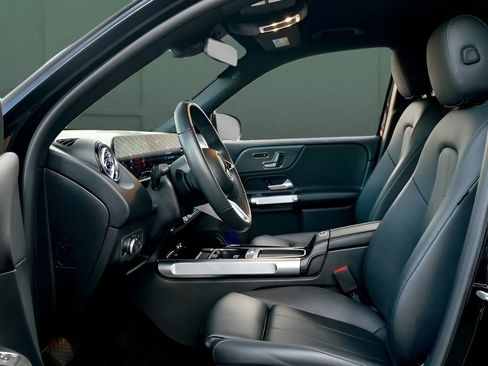 Used 2024 Mercedes-Benz GLB 250 image 18