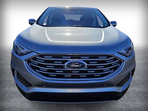 Used 2024 Ford Edge Titanium image 2