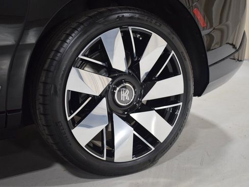 New 2026 Rolls-Royce Cullinan AWD/4WD image 18