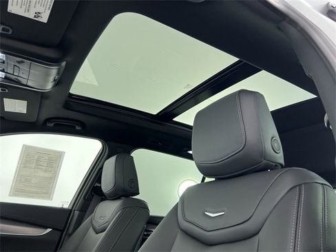 Certified 2025 Cadillac XT6 Luxury image 19