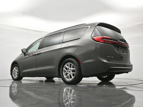 Used 2022 Chrysler Pacifica Touring-L FWD image 42