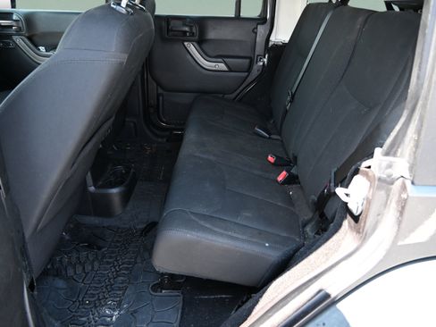 Used 2018 Jeep Wrangler Unlimited Sport S AWD/4WD image 17