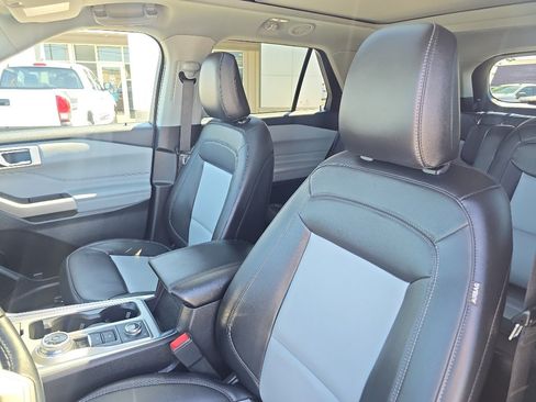 Used 2023 Ford Explorer XLT w/ Equipment Group 202A AWD/4WD image 15