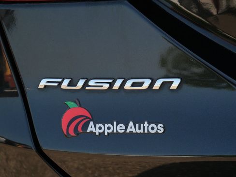 Used 2014 Ford Fusion SE w/ Equipment Group 202A FWD image 10