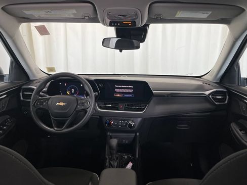 Used 2024 Chevrolet TrailBlazer LS w/ LS Convenience Package FWD image 9
