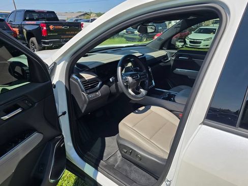 Used 2025 GMC Acadia Elevation w/ Elevation Premium Package FWD image 14