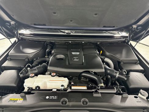 Used 2025 Lexus GX 550 w/ Accessory Package (31) AWD/4WD image 30