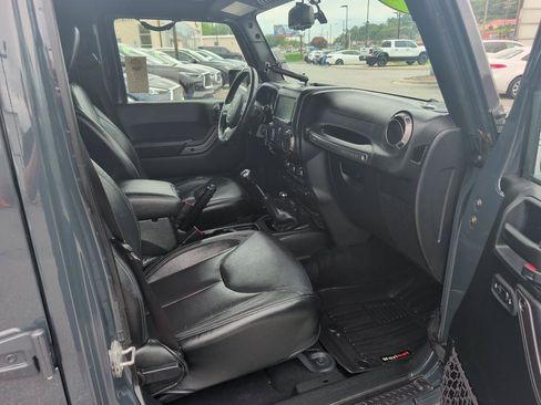 Used 2018 Jeep Wrangler Unlimited Sahara AWD/4WD image 12