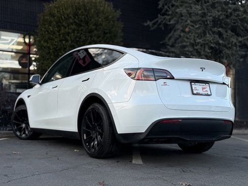 Used 2021 Tesla Model Y Long Range image 19