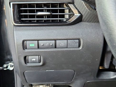 Used 2024 Nissan Sentra SV FWD image 13