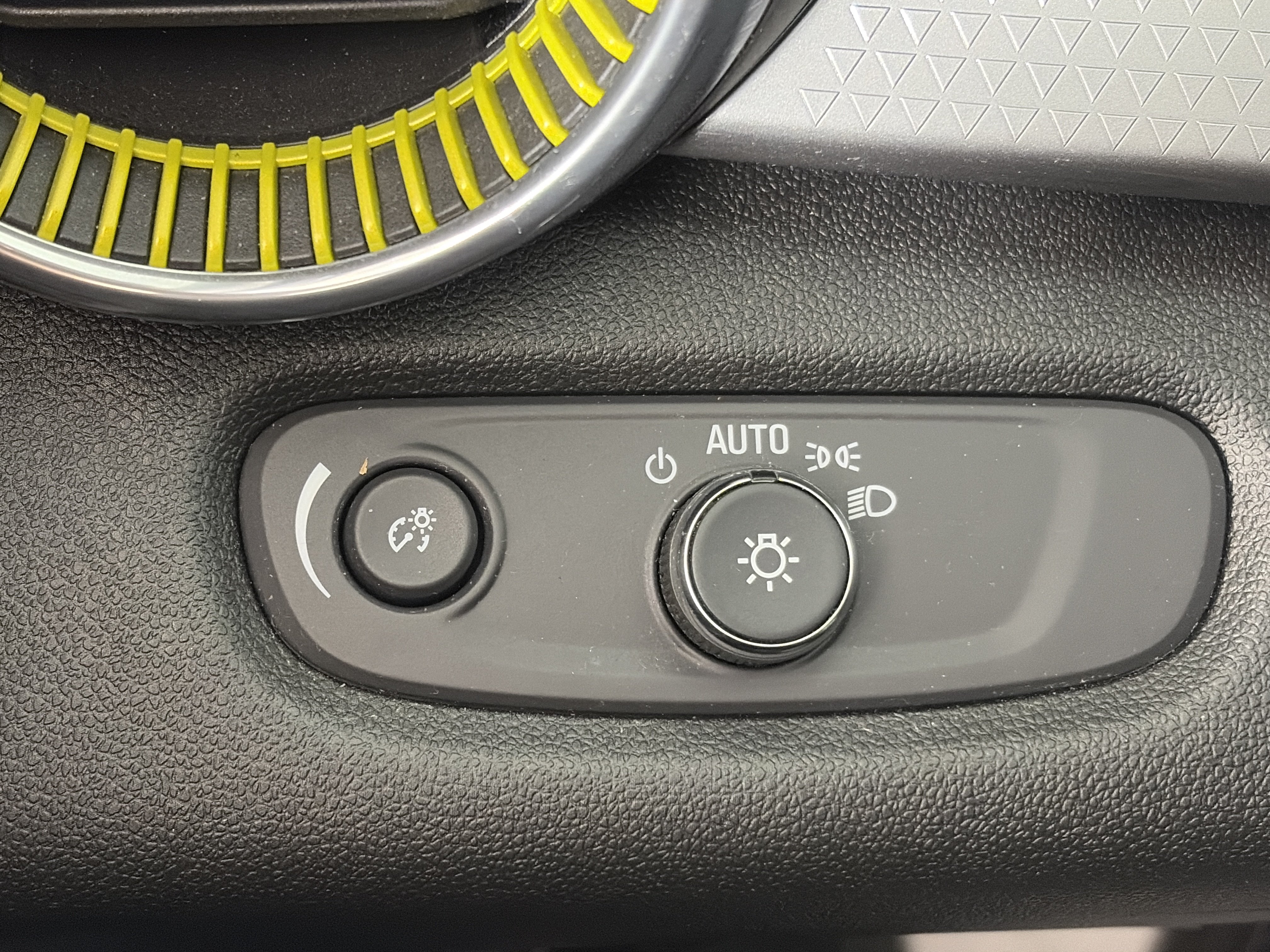 Used 2024 Chevrolet Trax LT w/ Driver Confidence Package FWD image 32