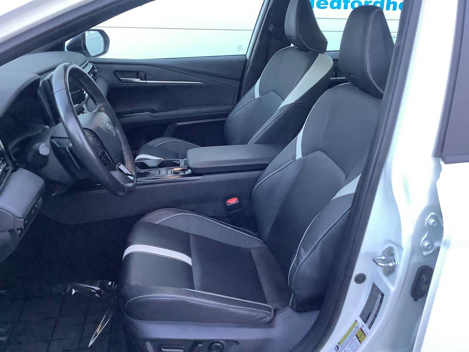 Used 2025 Toyota Camry SE FWD image 11