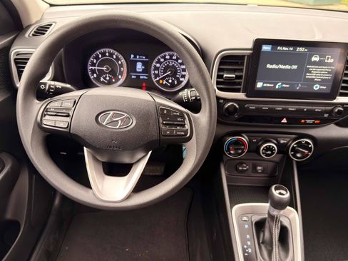 Used 2020 Hyundai Venue SE FWD image 12