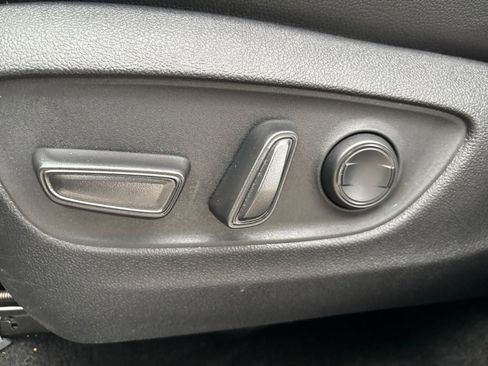 Used 2025 Toyota Grand Highlander XLE image 25