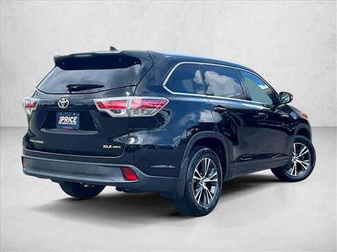 Used 2016 Toyota Highlander XLE AWD/4WD image 2