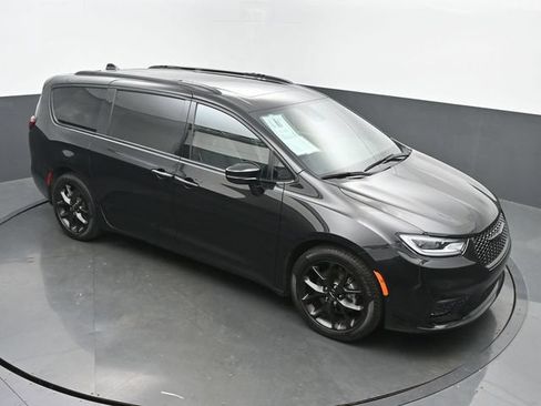 Used 2023 Chrysler Pacifica Limited w/ S Appearance Package FWD image 47