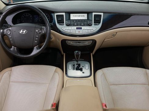 Used 2011 Hyundai Genesis 3.8 RWD image 2