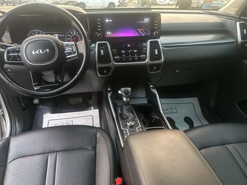 Used 2022 Kia Sorento S image 13