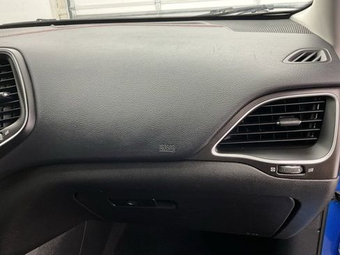 Used 2019 Jeep Cherokee Trailhawk image 11