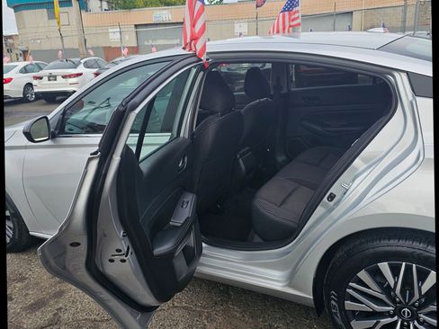 Used 2024 Nissan Altima 2.5 SV image 8