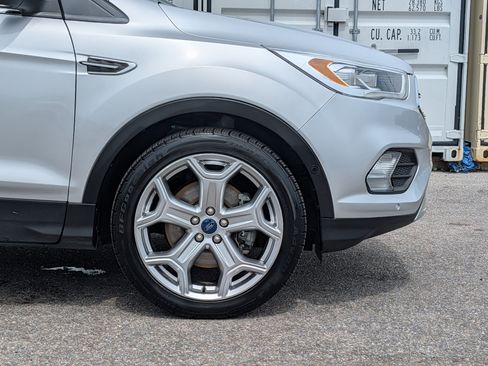 Used 2019 Ford Escape Titanium FWD image 11