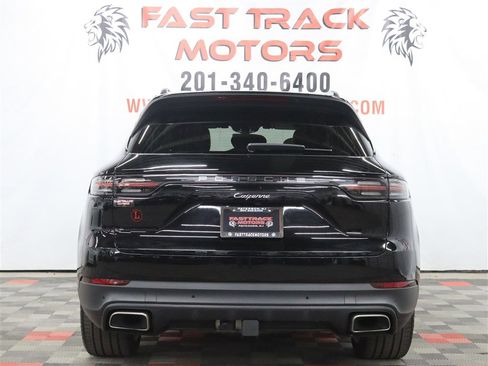 Used 2021 Porsche Cayenne AWD/4WD image 4