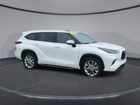 Used 2022 Toyota Highlander Limited FWD image 2