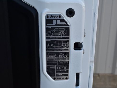 New 2025 Jeep Wrangler Sahara image 27