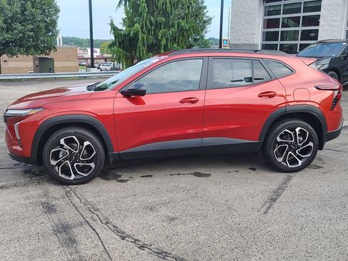 Certified 2024 Chevrolet Trax RS w/ Driver Confidence Package FWD image 10