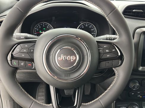 Used 2021 Jeep Renegade Latitude AWD/4WD image 15