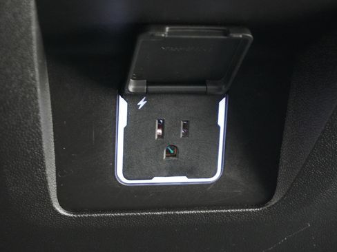 Used 2024 Chevrolet Tahoe Z71 w/ Luxury Package image 41