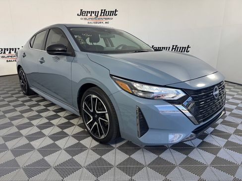 Used 2025 Nissan Sentra SR FWD image 6