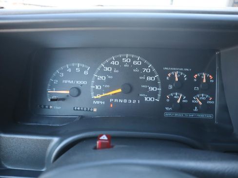 Used 1999 Chevrolet Suburban 2WD w/ Preferred Equipment Group 3 image 24