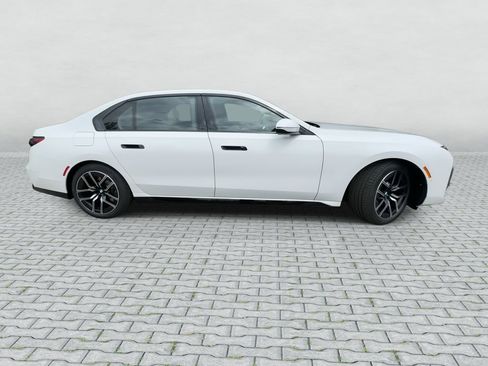 Used 2026 BMW 760i xDrive w/ Premium Package AWD/4WD image 9