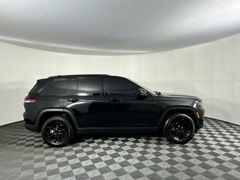Certified 2025 Jeep Grand Cherokee Altitude AWD/4WD image 26