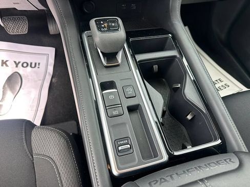 Used 2025 Nissan Pathfinder SV FWD image 28