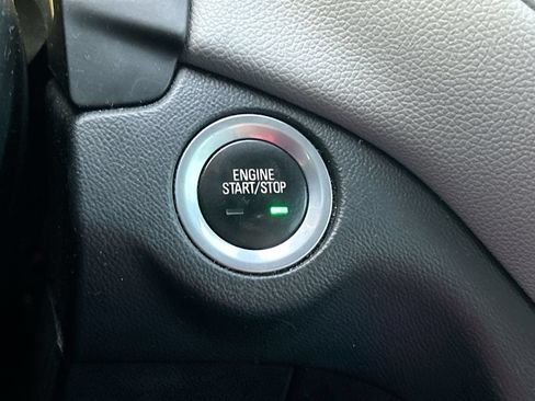 Used 2020 Chevrolet Equinox LS FWD image 16